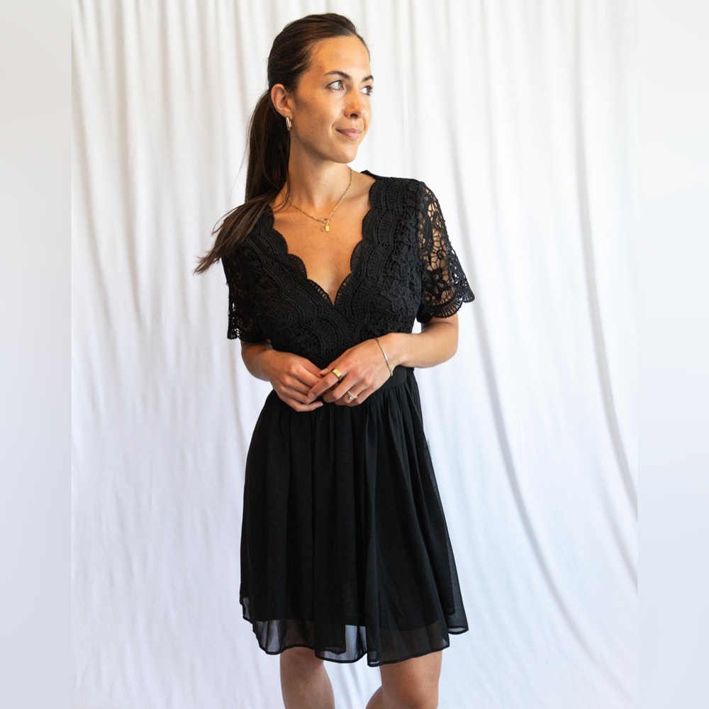 Lulu’s Black Dress